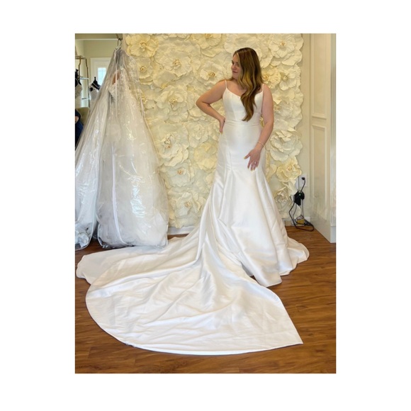 NWT Essense of Australia D3404 CLASSIC TRUMPET WEDDING DRESS WITH DETACHABLE BOW - Picture 6 of 8